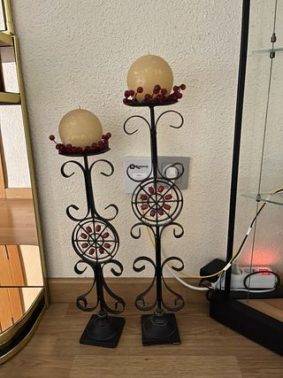 Conjunto Candelabros Metal Negro y Rojo