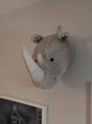 Cabeza de rinoceronte decorativa pared