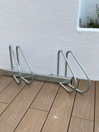 Aparcamiento para 2 bicicletas.