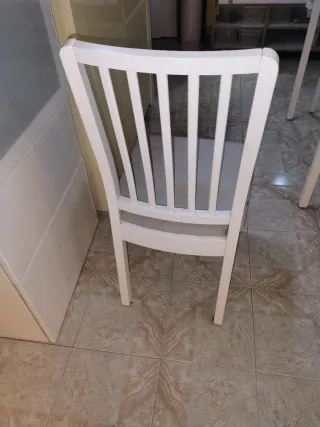 MESA COMEDOR EXTENSIBLE + 4 SILLAS