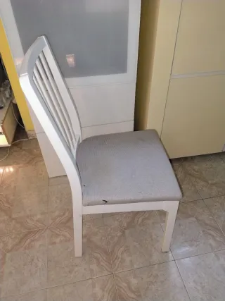 MESA COMEDOR EXTENSIBLE + 4 SILLAS