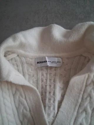 Jersey Bershka punto trenzado cuello polo