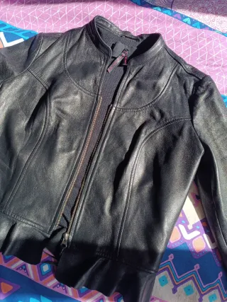 Cazadora de cuero negra