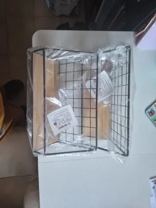 Estanterías pared metálicas y madera sin agujeros