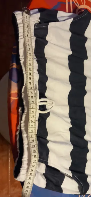 Falda larga a rayas blancas y negras