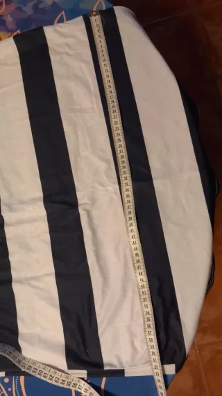 Falda larga a rayas blancas y negras