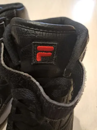 Zapatillas Fila Negras y Rojas Talla 38