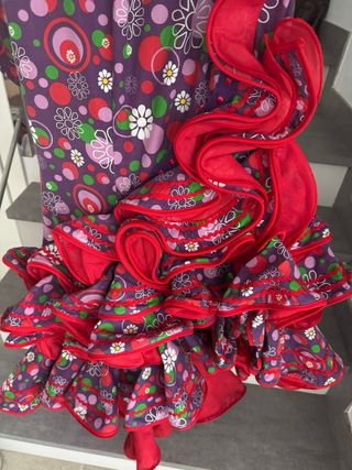 Traje de flamenca morado y rojo