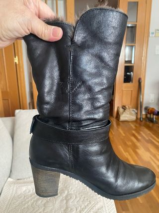 Botines de piel negros