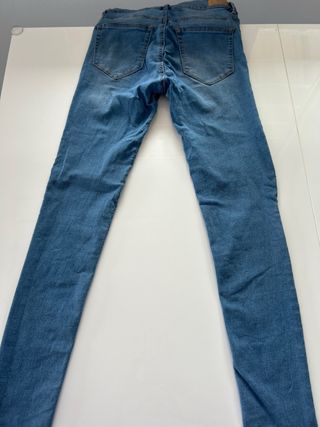 Vaqueros pitillo azules talla 34