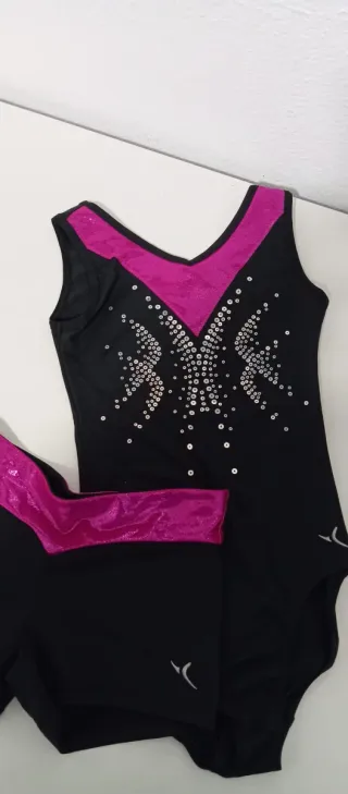 Maillot gimnasia negro con detalles fucsia