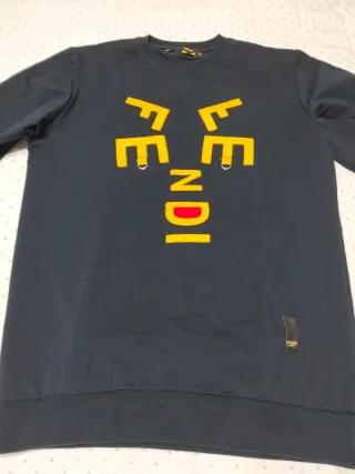 Camiseta Fendi Negra con Logo Amarillo Talla L