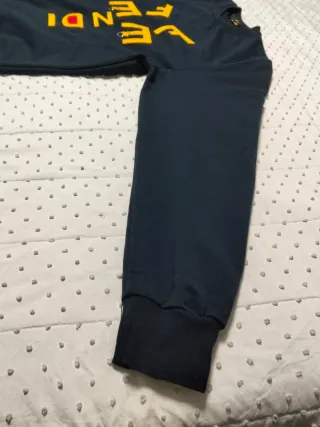 Camiseta Fendi Negra con Logo Amarillo Talla L