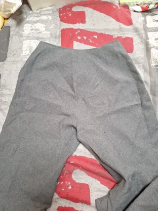 Pantalones grises elegantes