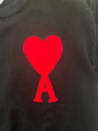 Jersey Ami Paris Negro Corazón Rojo