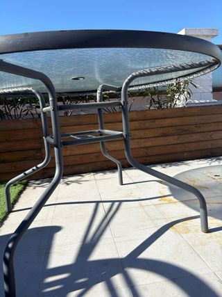 Mesa redonda jardín cristal en muy buen estado