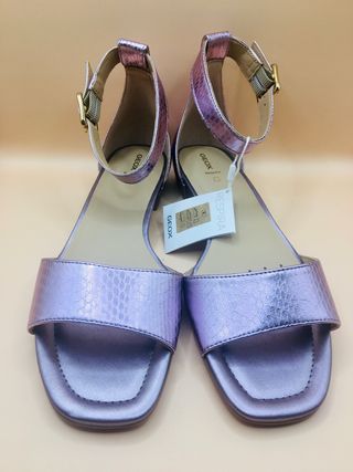 Geox Sandalias Tacón Bajo y Hebilla 100% Piel Lila