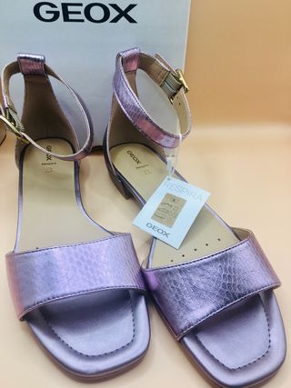 Geox Sandalias Tacón Bajo y Hebilla 100% Piel Lila