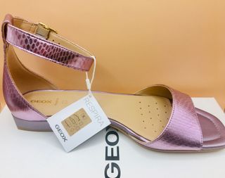 Geox Sandalias Tacón Bajo y Hebilla 100% Piel Lila
