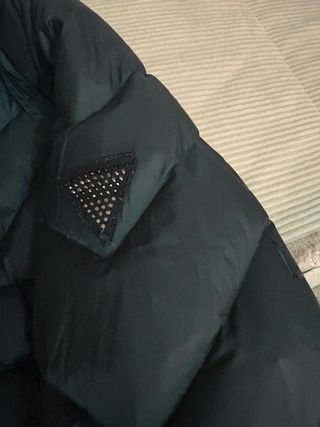 Chaqueta Guess Plumas Negra Mujer