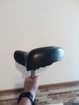 Sillón de bicicleta negro , antiguo