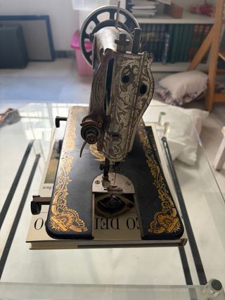 Máquina de coser Singer antigua