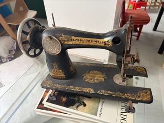 Máquina de coser Singer antigua