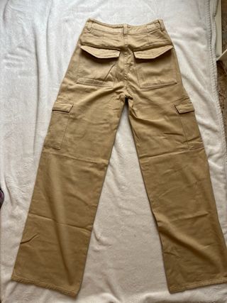 Pantalones cargo anchos beige