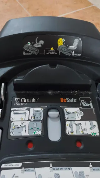 Silla de coche BeSafe negra y base Isofix