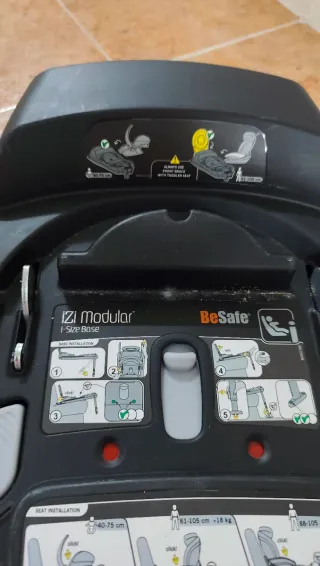 Silla de coche BeSafe negra y base Isofix