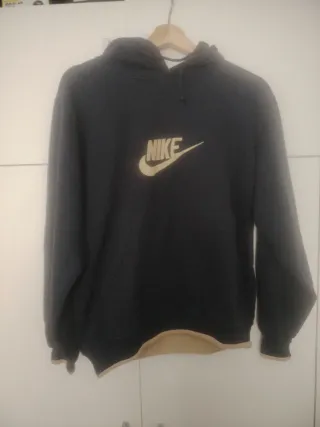 Sudadera Nike azul marino con Logo Beige