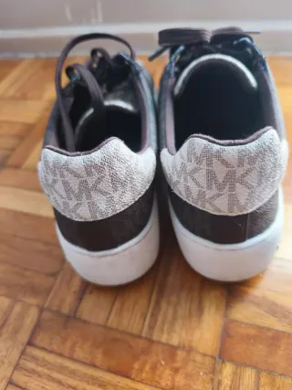 Sapatilhas Michael Kors bege e castanho