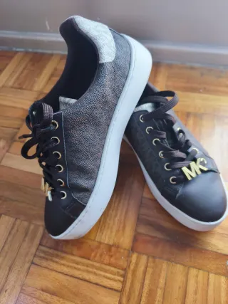 Sapatilhas Michael Kors bege e castanho