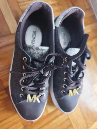 Sapatilhas Michael Kors bege e castanho