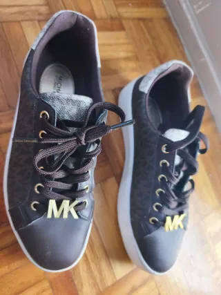 Sapatilhas Michael Kors bege e castanho