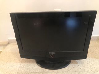 Televisión Samsung falta un cable para enchufa