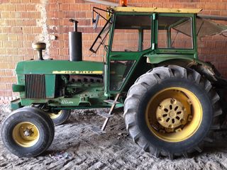 Tractor John Deere 3135