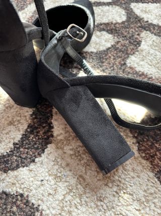 Zapatos de tacón negros