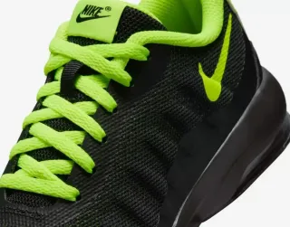 Nike Invigor Negro y Verde Talla 33.