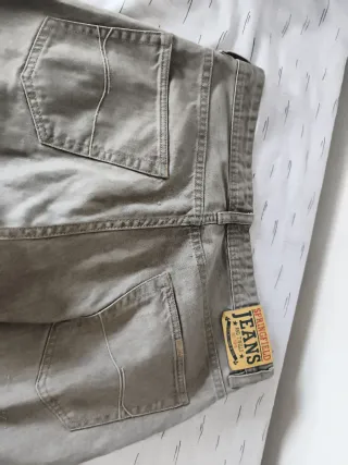 Pantalones vaqueros rectos grises mujer