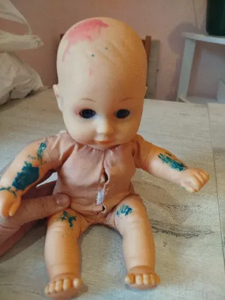 Muñeca bebé de plástico