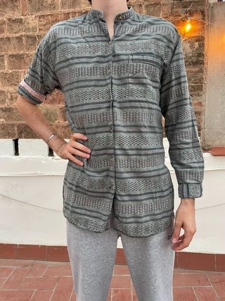 Camisa Étnica India Gris y Rosa