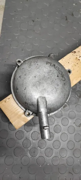 Faro y manetas Vespa ,tapa embrague rota