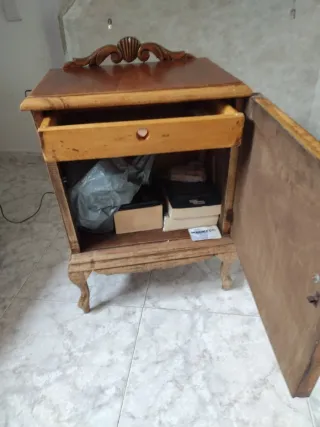 Mesita de noche antigua madera