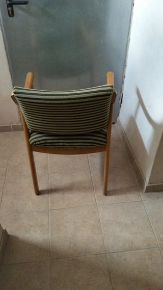 Sillón de escritorio con rayas verdes y negras