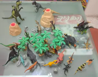 Lote Juguetes Dinosaurios y Palmeras