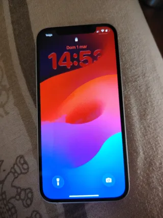 iPhone 12 blanco en perfecto estado