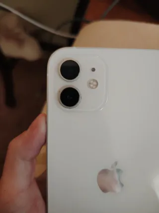 iPhone 12 blanco en perfecto estado