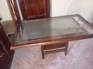 Mesa de centro madera y cristal.