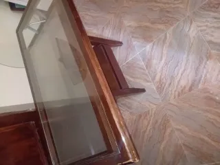Mesa de centro madera y cristal.